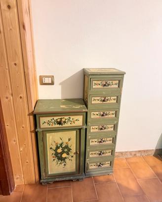 Coppia mobili vingage dipinti a mano