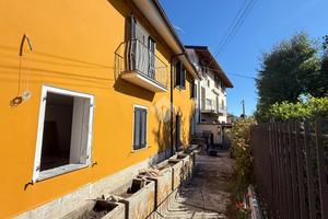 CASA SEMINDIPENDENTE A CALCO