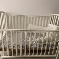 Lettino con sponda mobile e doghe con materasso