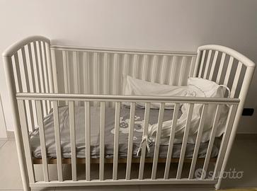 Lettino con sponda mobile e doghe con materasso