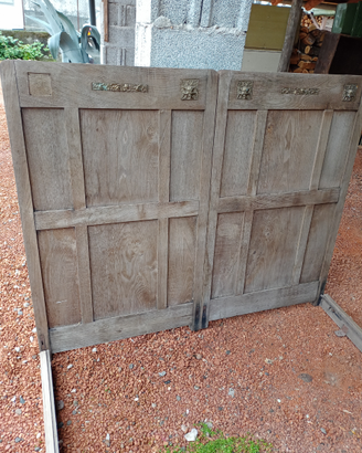 Antico letto matrimoniale in noce massello