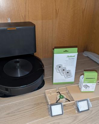 Aspirapolvere iRobot Roomba Combo j7+ con base