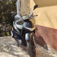 Scooter Peugeot Tweet 125 .  Ideale per Camper