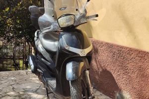 Scooter Peugeot Tweet 125 .  Ideale per Camper