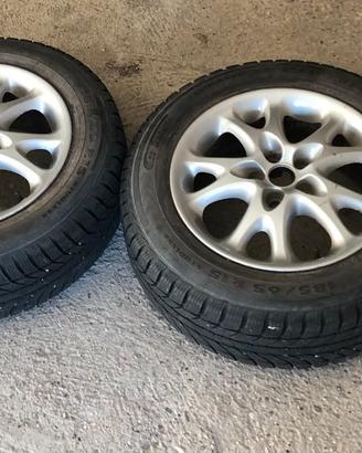 Cerchi in lega con gomme invernali Alfa Romeo 147