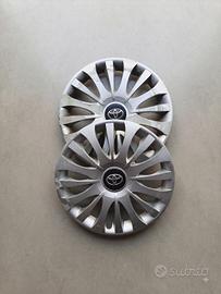 2 copricerchi (borchie) originali toyota Yaris