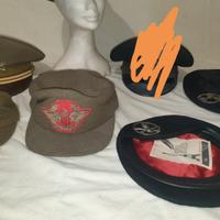 collezione berretti vintage - cappelli con fregio 