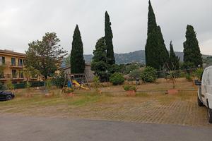 4 vani + 2 corti di cui di 50 mq via olio di lino
