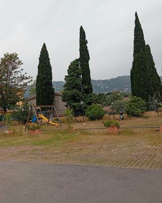 4 vani + 2 corti di cui di 50 mq via olio di lino