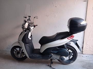 piaggio carnaby 300