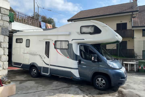 Camper roller team magnifico mansardato portamoto