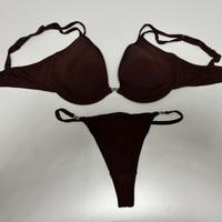 Completo marrone con strass