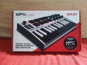 Tastiera MIDI con drumpad AKAI 