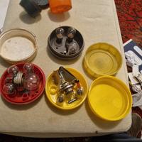 VECCHI CONTENITORI DI LAMPADINE PER AUTO