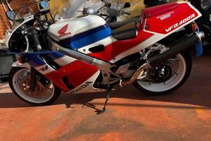HONDA VFR 400 R NC 30