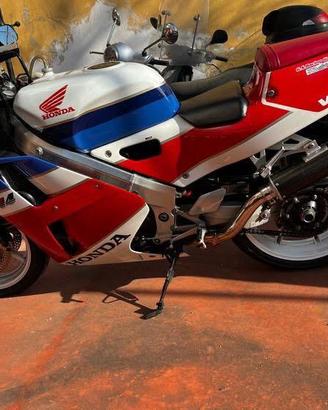 HONDA VFR 400 R NC 30