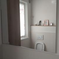 specchio bagno con luce sopra 