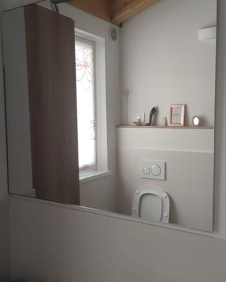 specchio bagno con luce sopra 