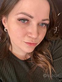 Receptionist, barista, cameriera