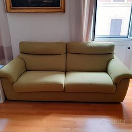 due divani poltrone sofà e pouf contenitore 