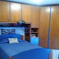 Cameretta  in legno completa con letto e scrivania