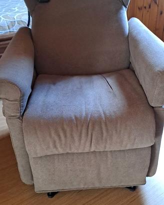 Poltrona con alzata assistita