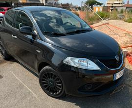 Lancia Ypsilon 1.2 silver