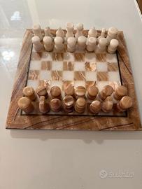 Scacchiera in marmo fatta a mano