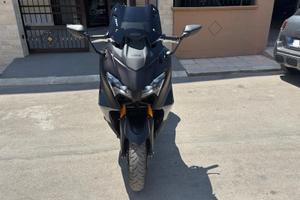 Yamaha T Max 560 TECH MAX DARK MAGMA