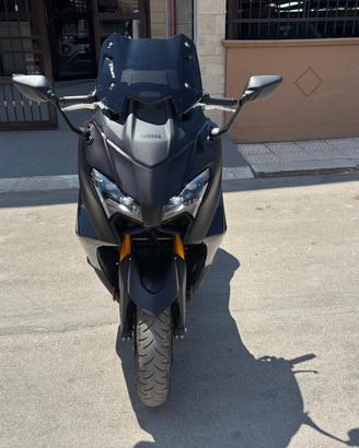 Yamaha T Max 560 TECH MAX DARK MAGMA