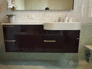 Mobiletto con lavabo bagno
