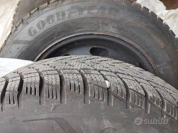 Gomme invernali 195/65 R 15 con cerchioni ferro