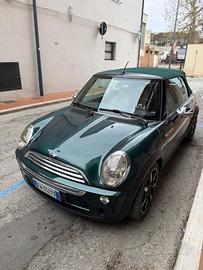 Mini cabrio sidewalk