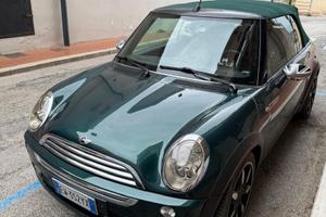Mini cabrio sidewalk