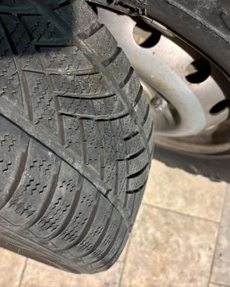 Gomme invernali + cerchi 215/60 R16 99H