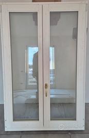 Finestre a due ante in legno su misura