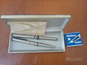 Astuccio con una penna stilografica e una normale
