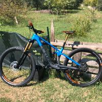 CUBE STEREO ONE 77 ACTION TEAM