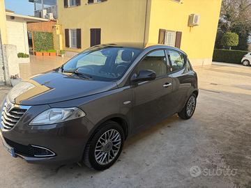 Lancia y 1.2 benzina/gpl neopatentati