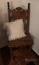 Sedia, mensola, tavolino