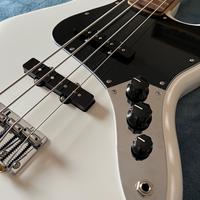 Fender jazz Bass player