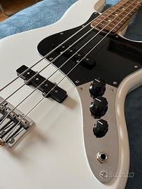Fender jazz Bass player