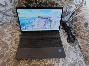 HP 250 G8 15,6" i3-11gen Ram 16GB 1TB disco MVMe