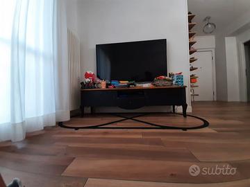 Mobile TV nero e noce