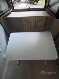 Scrivania regolabile Ikea BEKANT bianca
