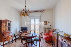 **Luminoso Trilocale all'Ultimo Piano in Zona Serv