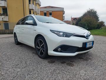 TOYOTA Auris hybrid