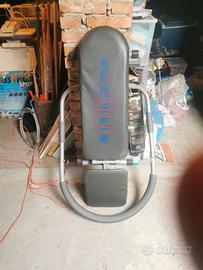 Panca addominali con ausilio alzata