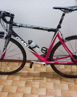 Giant TCR T MOBILE
