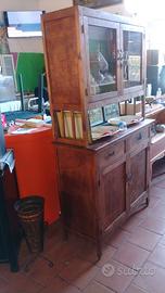 Credenza arte povera con cristalliera